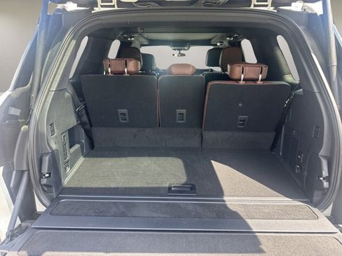New 2026 Lincoln Navigator Reserve AWD/4WD image 8