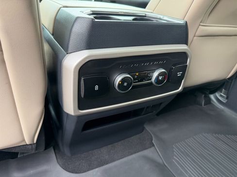 Used 2024 Ford Expedition XLT RWD image 26