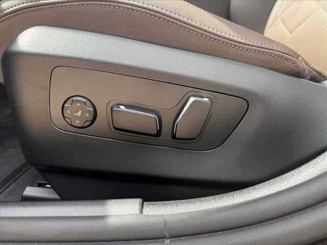 Used 2027 BMW 530i w/ M Sport Package RWD image 4