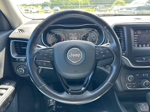 Used 2021 Jeep Cherokee Latitude Plus FWD image 16