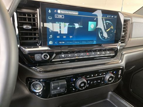 Used 2025 Chevrolet Silverado 2500 ZR2 w/ Technology Package image 17