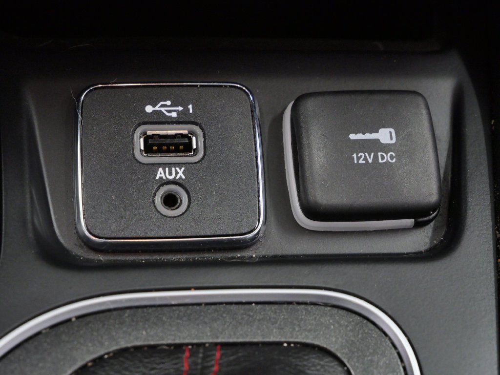 Used 2019 Jeep Cherokee Trailhawk w/ Cold Weather Group AWD/4WD image 21