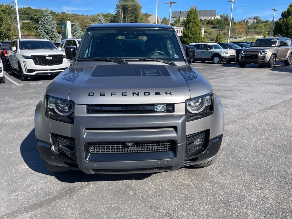 Used 2025 Land Rover Defender 110 X-Dynamic SE AWD/4WD image 2