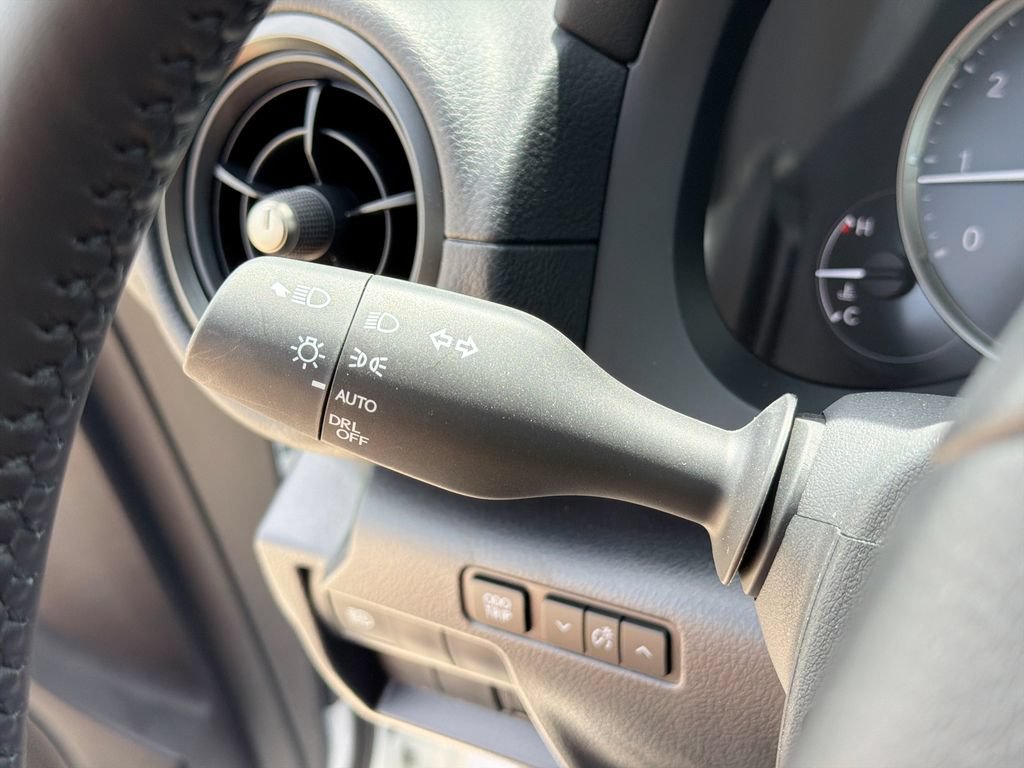 Used 2025 Lexus IS 350 F Sport RWD image 28