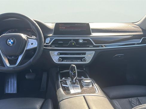Used 2022 BMW 740i xDrive w/ Premium Package AWD/4WD image 9
