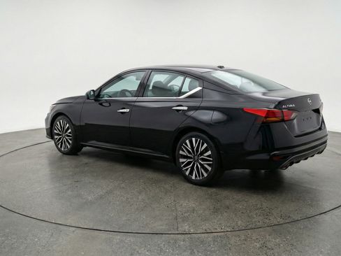Used 2025 Nissan Altima 2.5 SV FWD image 6
