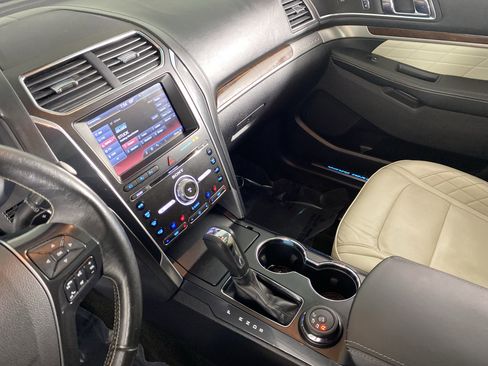 Used 2016 Ford Explorer Platinum image 29