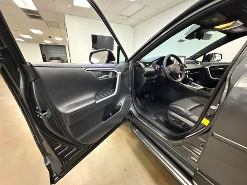 Used 2020 Toyota RAV4 XSE AWD/4WD image 25
