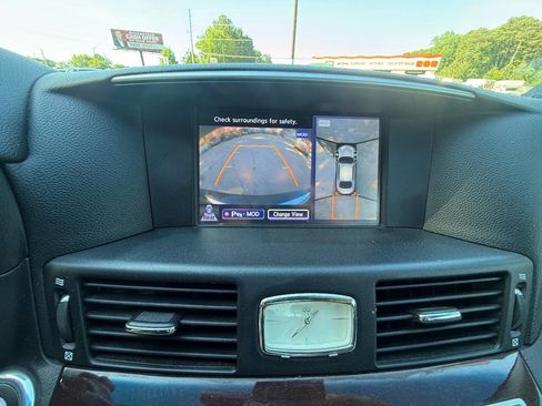 Used 2017 INFINITI Q70 3.7 RWD image 11