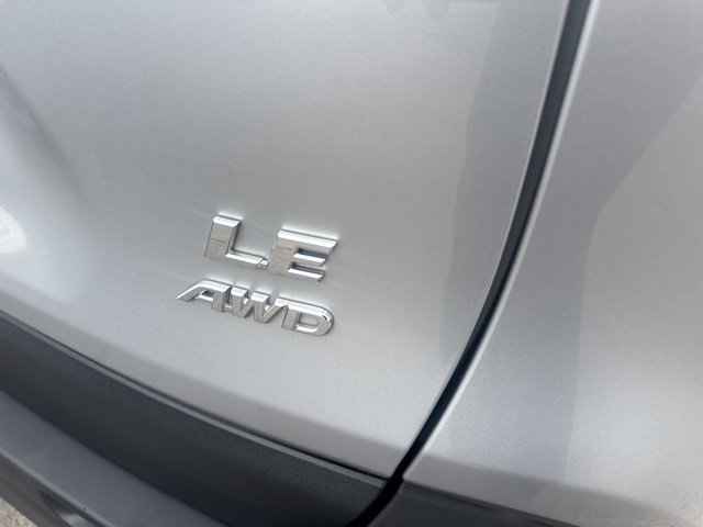 Used 2022 Toyota RAV4 LE AWD/4WD image 8