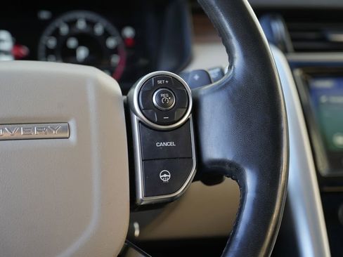 Used 2018 Land Rover Discovery HSE AWD/4WD image 46