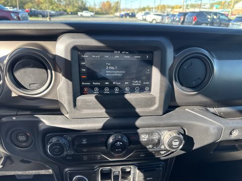 Used 2021 Jeep Wrangler Unlimited Sport image 23