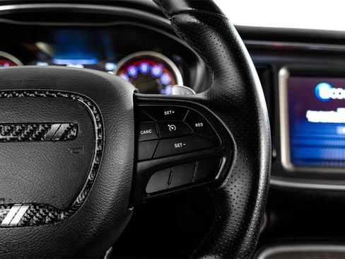 Used 2017 Dodge Challenger R/T image 14