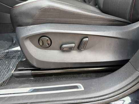 Used 2024 Volkswagen Tiguan Wolfsburg Edition image 17