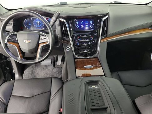 Used 2017 Cadillac Escalade Premium Luxury RWD image 15