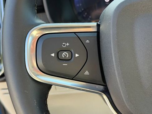 Certified 2025 Volvo XC40 B5 Ultra AWD/4WD image 27