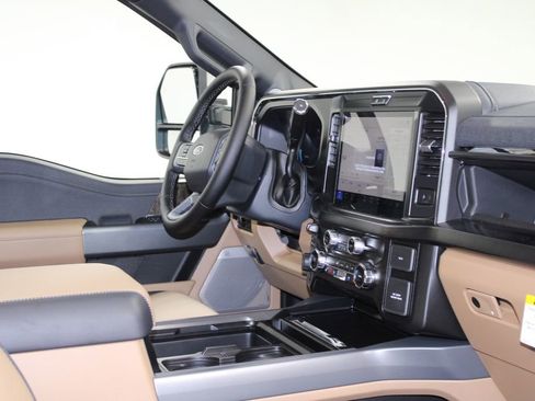 New 2026 Ford F250 Lariat w/ Chrome Package image 32