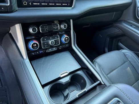 Used 2022 GMC Yukon XL Denali AWD/4WD image 25