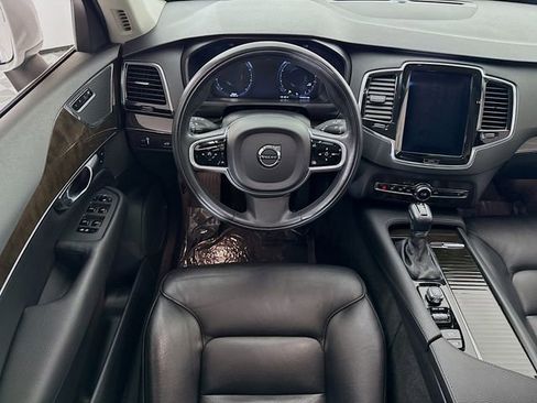 Used 2018 Volvo XC90 T6 Momentum w/ Convenience Package image 23