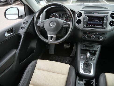 Used 2017 Volkswagen Tiguan S AWD/4WD image 9