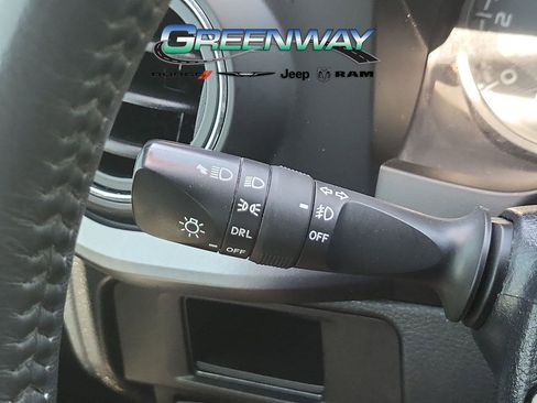 Used 2018 Toyota Tacoma TRD Sport w/ Technology Package image 12