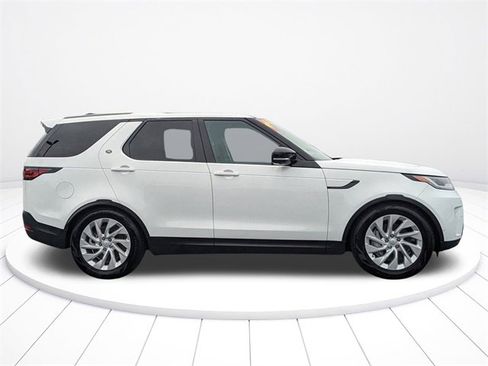 Used 2024 Land Rover Discovery S image 9
