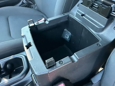 Used 2022 Jeep Gladiator Sport image 28