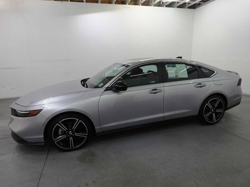 Used 2025 Honda Accord Sport image 8