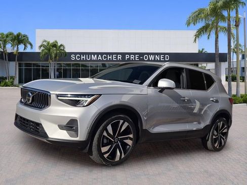 Used 2023 Volvo XC40 B5 Plus w/ Driver Assist Package AWD/4WD image 3