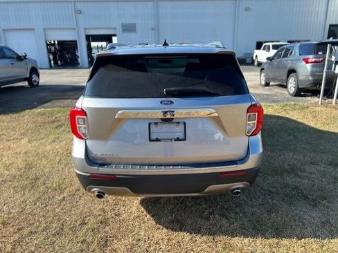 Used 2021 Ford Explorer Limited w/ Equipment Group 301A RWD image 4