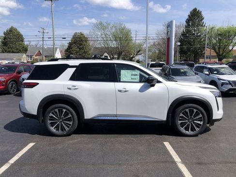 New 2026 Nissan Pathfinder Platinum w/ Cargo Package AWD/4WD image 14