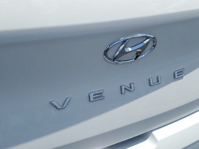 Certified 2024 Hyundai Venue SEL FWD image 6
