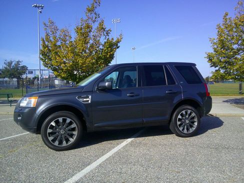 Used 2010 Land Rover LR2 HSE image 19