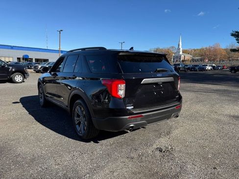 Used 2022 Ford Explorer XLT w/ Equipment Group 202A AWD/4WD image 23