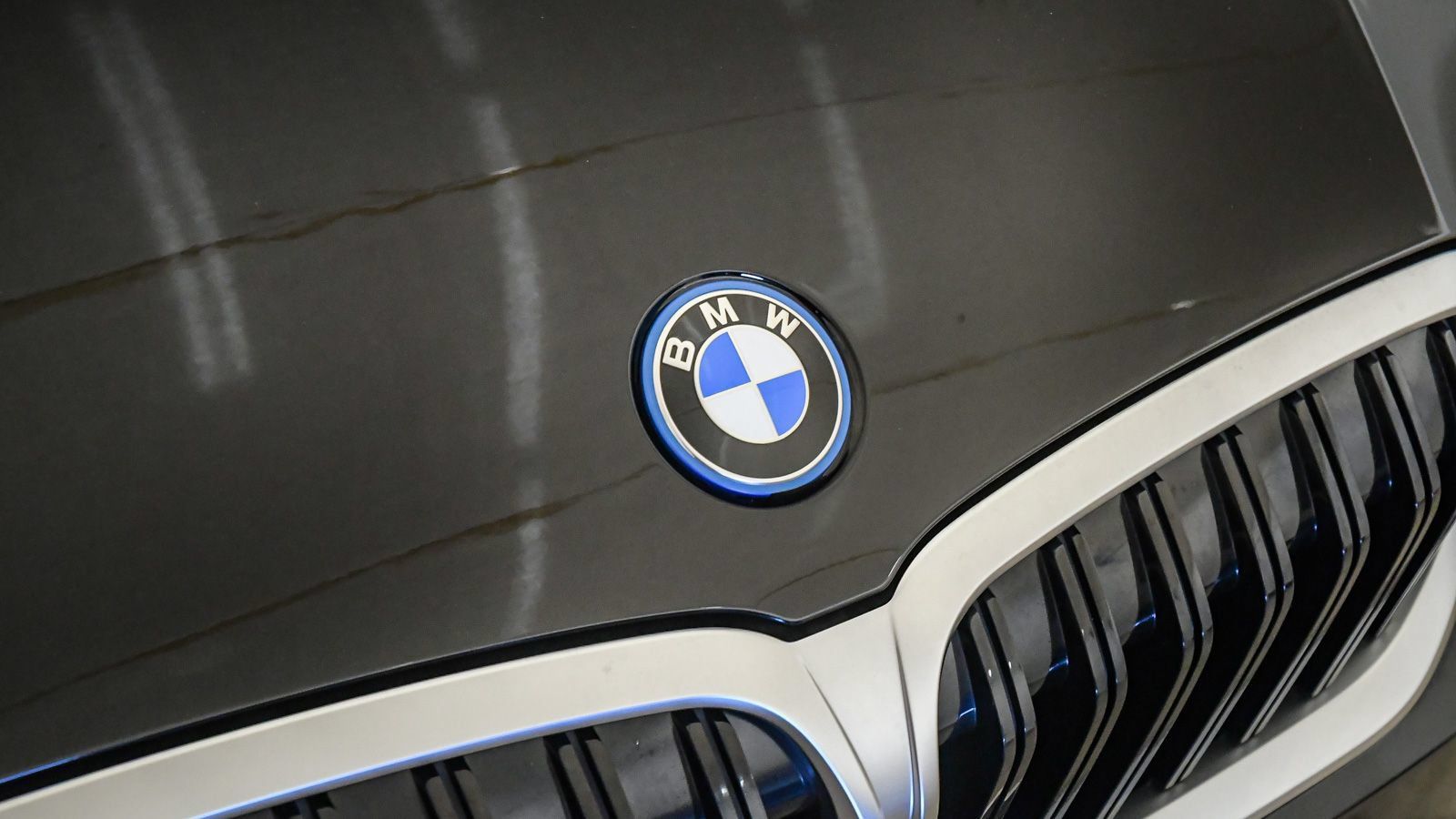Certified 2024 BMW 330e w/ Convenience Package RWD image 7