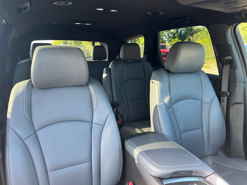 Used 2024 Buick Enclave Essence w/ Technology Package AWD/4WD image 42
