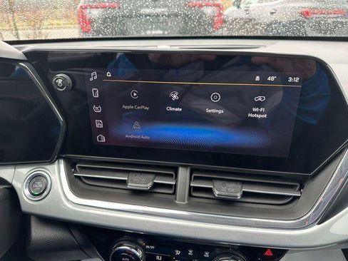 Used 2025 Chevrolet Trax LT FWD image 24