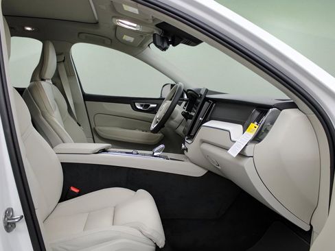 New 2026 Volvo XC60 B5 Ultra w/ Protection Package Premier image 24