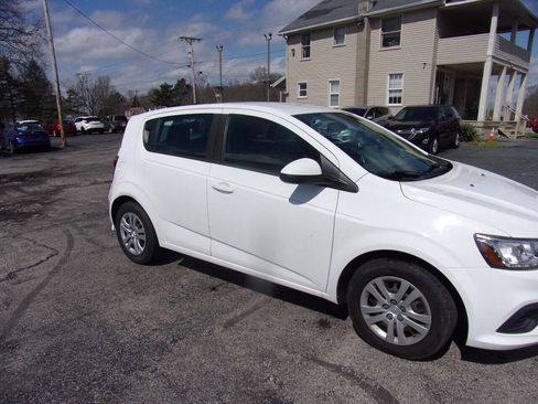Used 2017 Chevrolet Sonic LT image 7