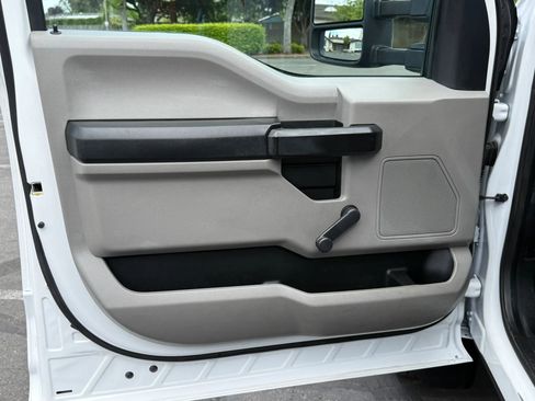 Used 2017 Ford F550 2WD Regular Cab Super Duty image 19
