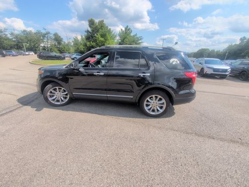 Used 2015 Ford Explorer Limited w/ Equipment Group 301A AWD/4WD image 4
