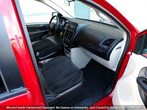 Used 2012 Dodge Grand Caravan SE image 32