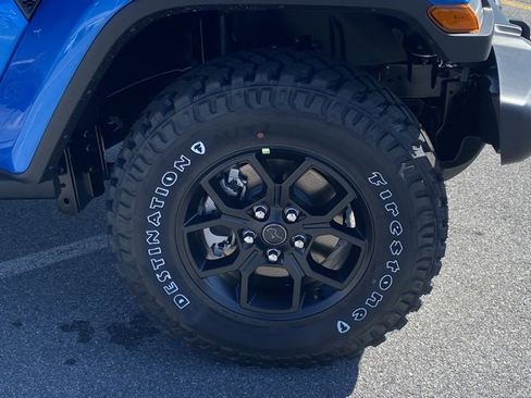 New 2025 Jeep Gladiator Willys image 11