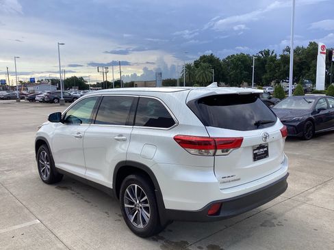 Used 2019 Toyota Highlander XLE FWD image 5