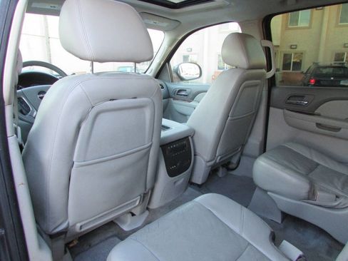 Used 2010 GMC Yukon XL SLT image 21