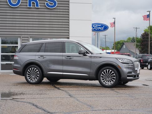 Used 2023 Lincoln Aviator Reserve w/ Elements Package Plus AWD/4WD image 2