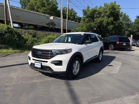 Used 2020 Ford Explorer XLT AWD/4WD image 9