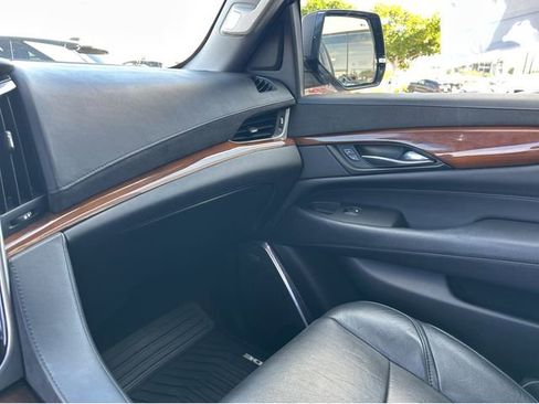 Used 2020 Cadillac Escalade Premium Luxury w/ LPO, Radiant Package image 8