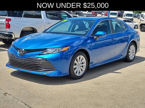 Used 2019 Toyota Camry LE w/ Convenience Package FWD image 2