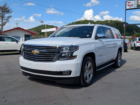 Used 2020 Chevrolet Suburban Premier RWD image 2
